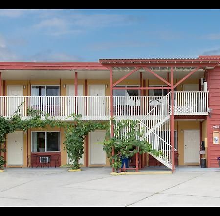 Maple Leaf Motel Inn Towne Osoyoos Exterior foto